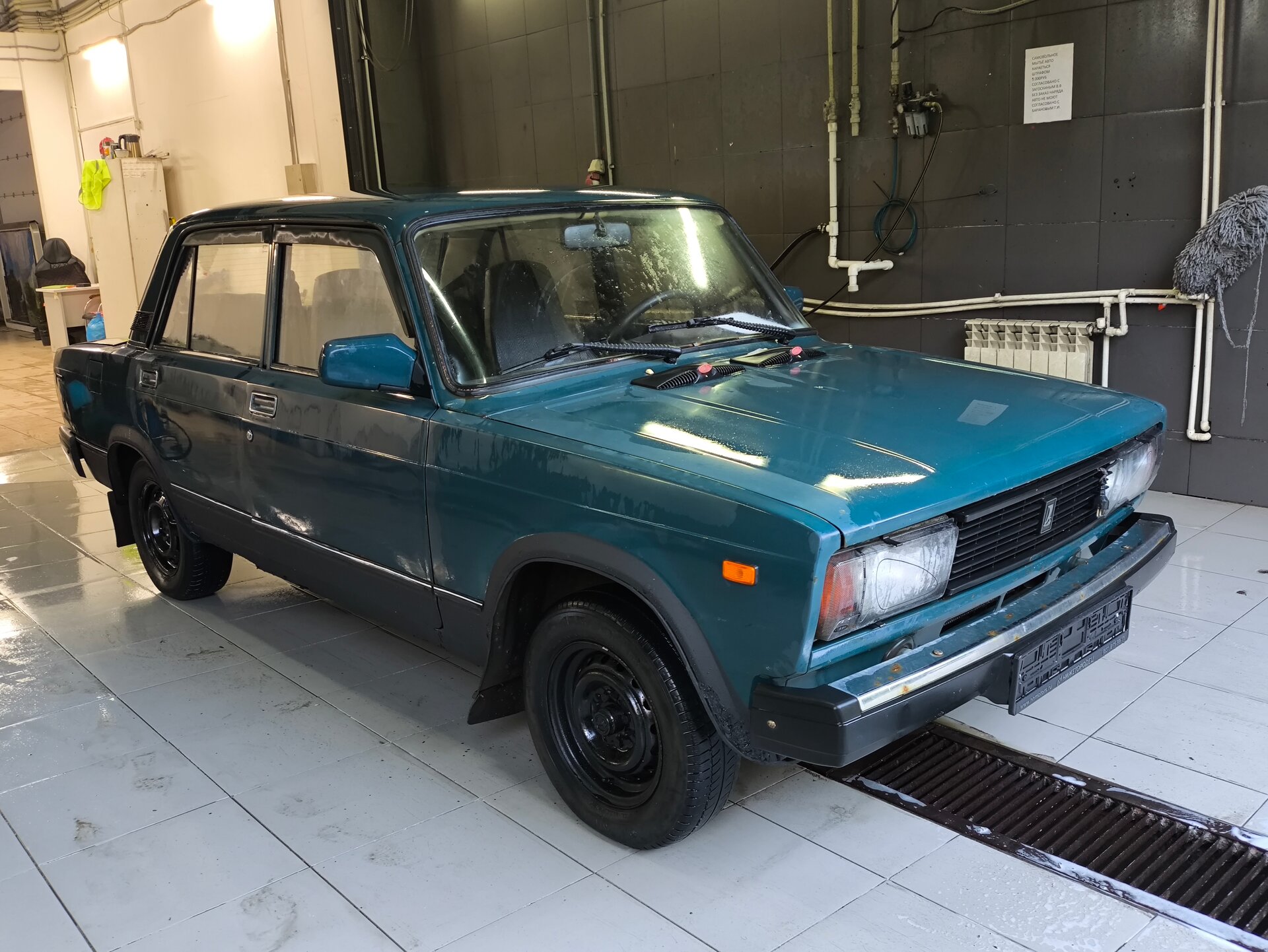 Lada (Ваз) 2105 1.5 MT (71 л.с.), 2005