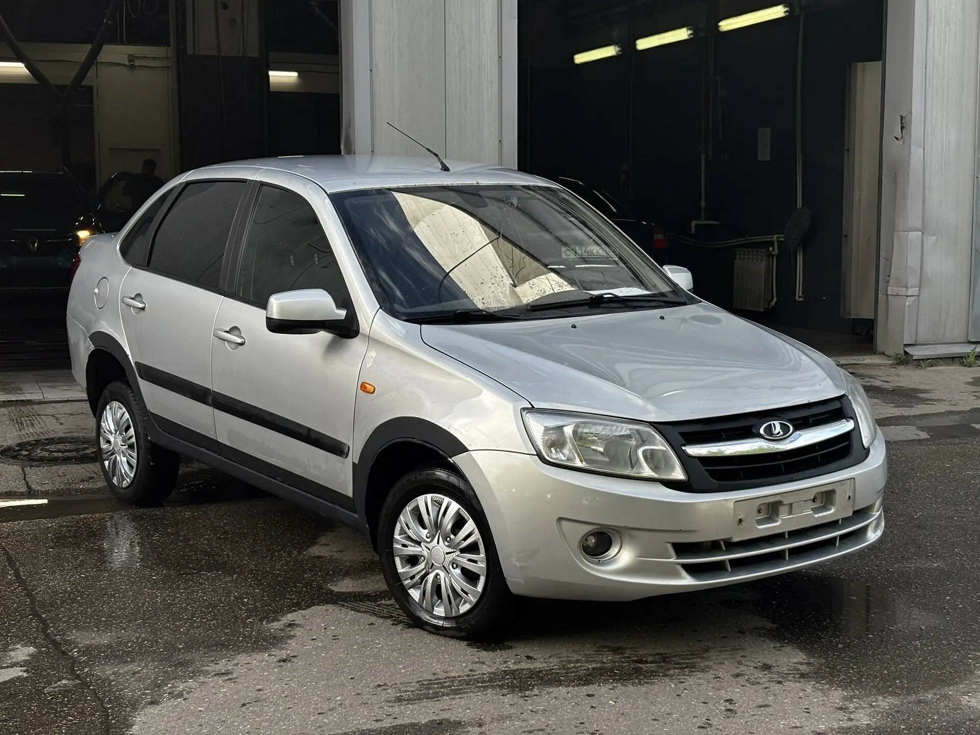 Lada (Ваз) Granta 1.6 MT (106 л.с.), 2013