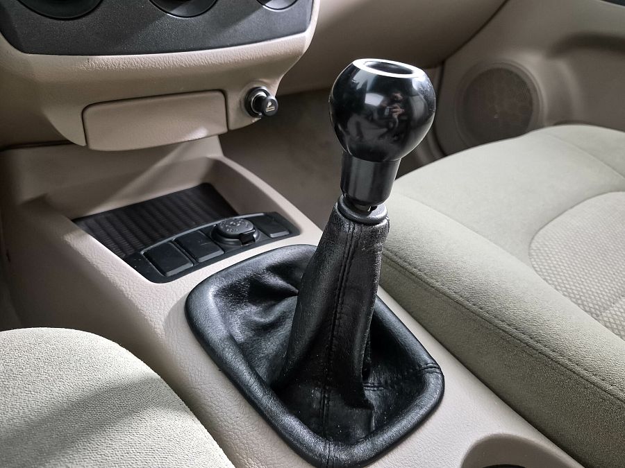 Kia Cerato 1.6 MT (105 л.с.), 2006