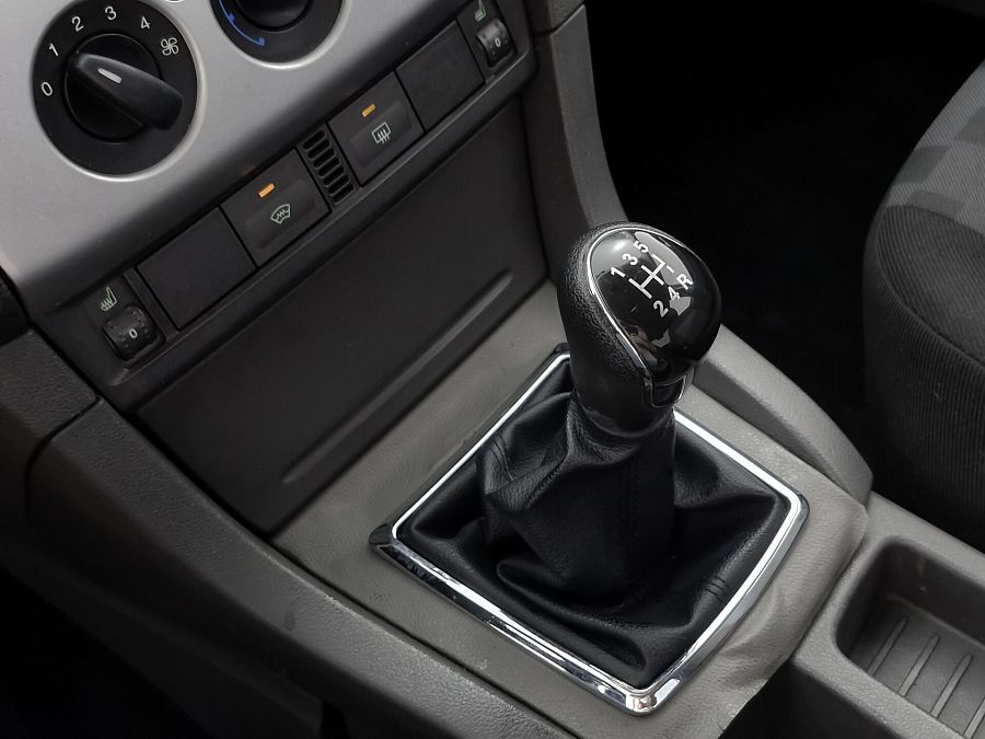 Ford Focus 1.6 MT (100 л.с.), 2005