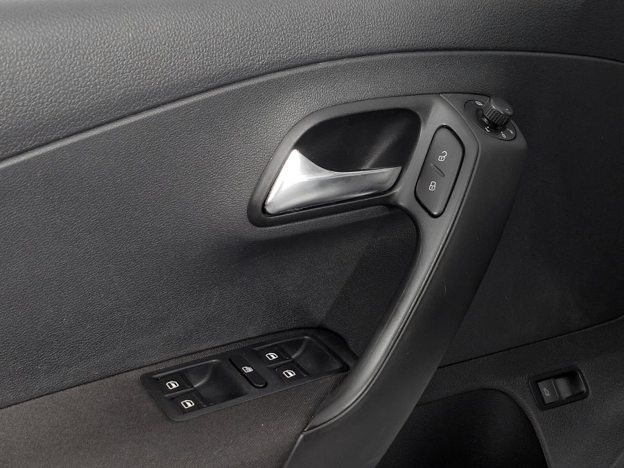 Volkswagen Polo 1.6 MT (85 л.с.), 2014