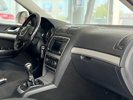 Skoda Octavia 1.6 MT (102 л.с.), 2010