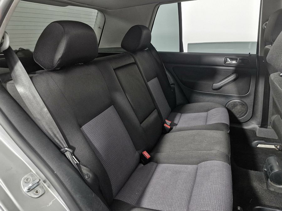 Volkswagen Golf 1.6 AT (102 л.с.), 2002