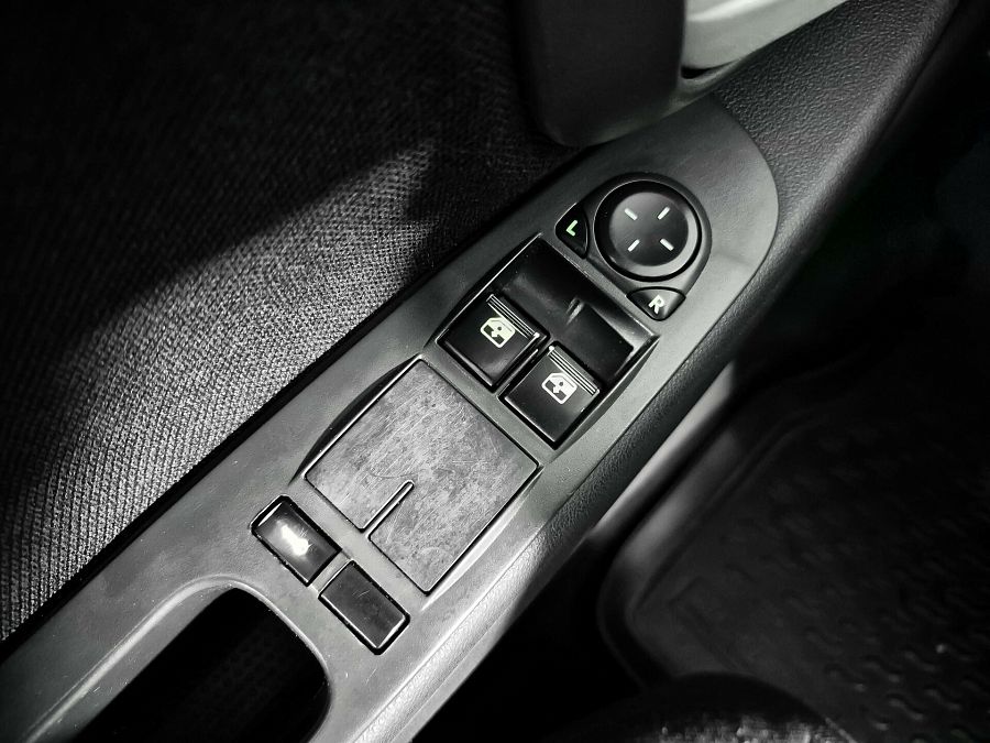 Lada (Ваз) Priora 1.6 MT (98 л.с.), 2012 Lada (Ваз) Priora 1.6 MT (98 л.с.), 2012