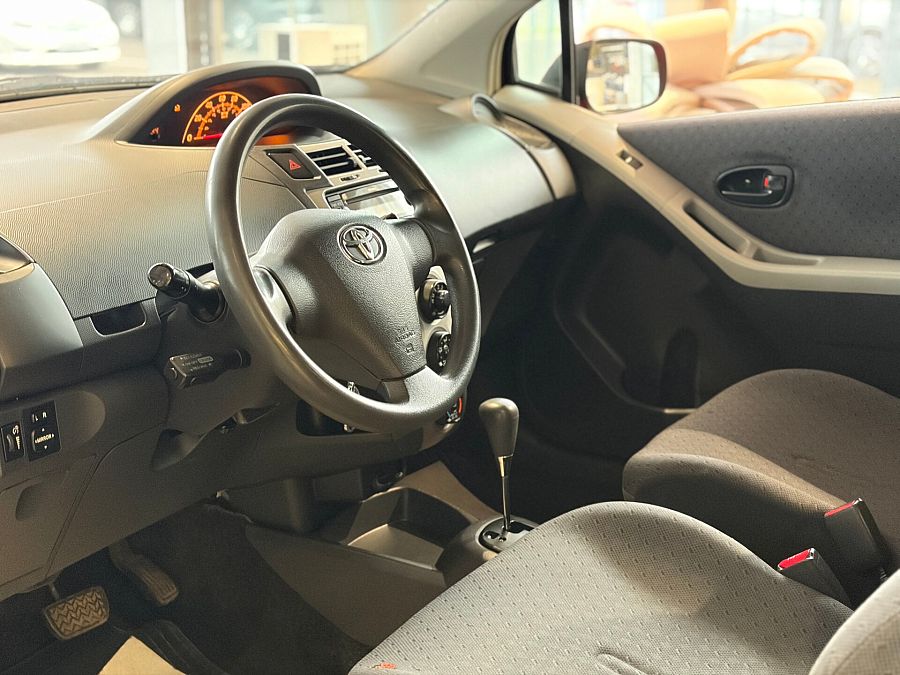 Toyota Yaris 1.5 AT (106 л.с.), 2009