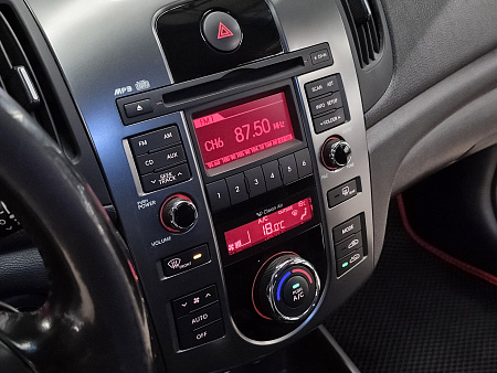 Kia Cerato 6-speed 1.6 AT (126 л.с.), 2013 Kia Cerato 6-speed 1.6 AT (126 л.с.), 2013 — купить в Нижнем Новгороде