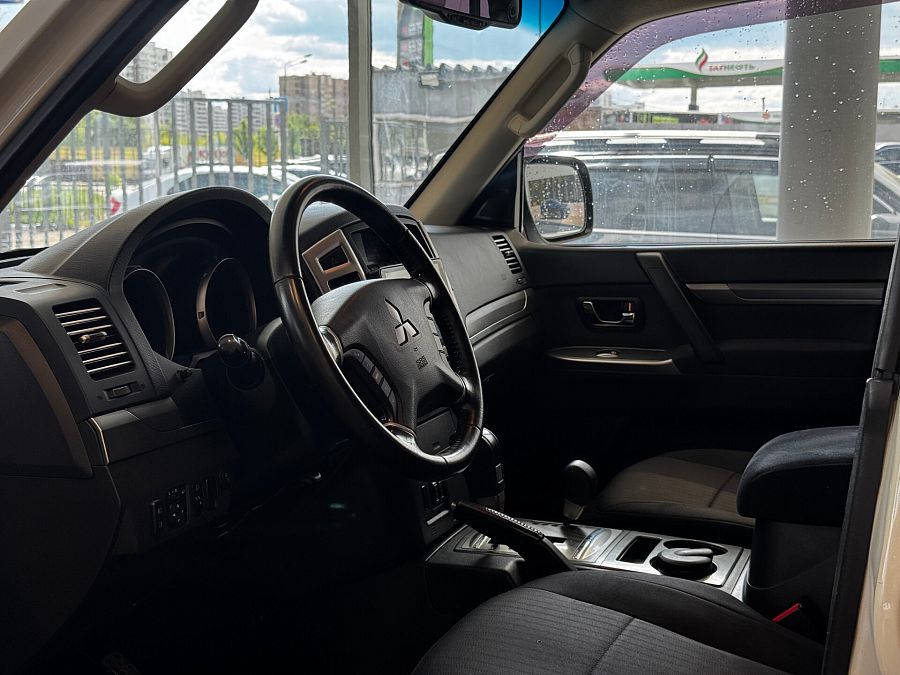 Mitsubishi Pajero 3.0 AT (178 л.с.) 4WD, 2013