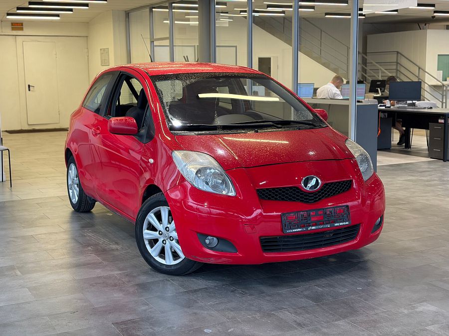 Toyota Yaris 1.5 AT (106 л.с.), 2009