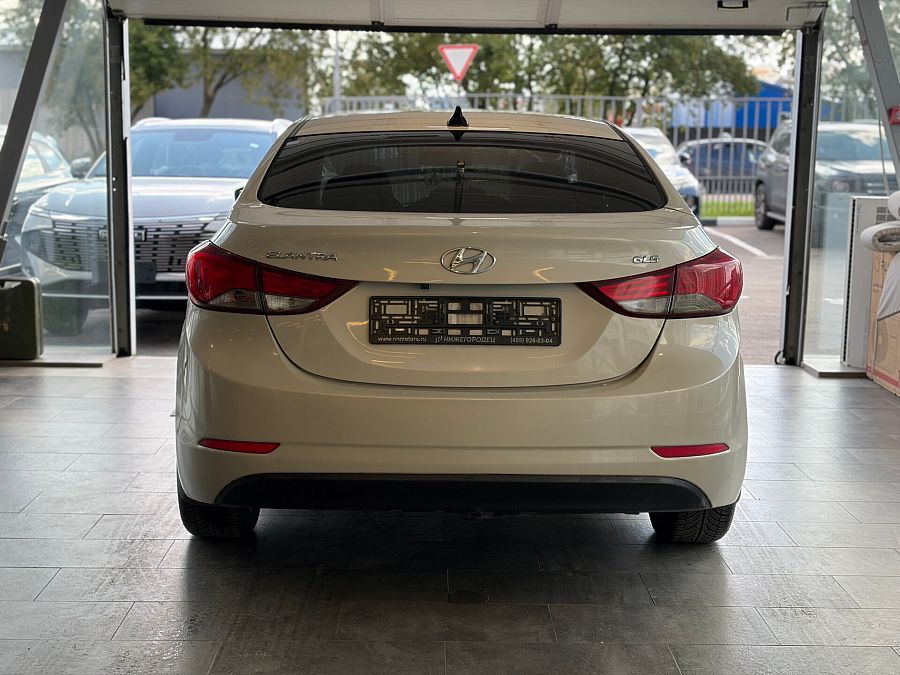Hyundai Elantra 1.6 AT (132 л.с.), 2015