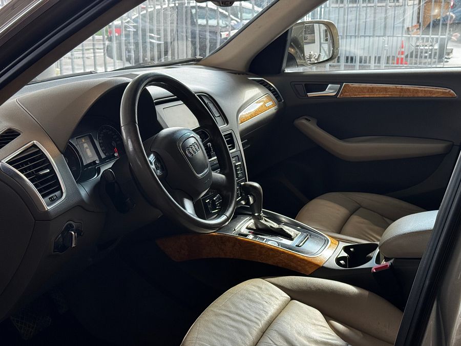 Audi Q5 2.0 AMT (211 л.с.) 4WD, 2011