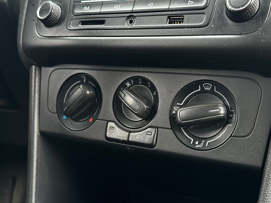 Volkswagen Polo 1.6 MT (105 л.с.), 2015