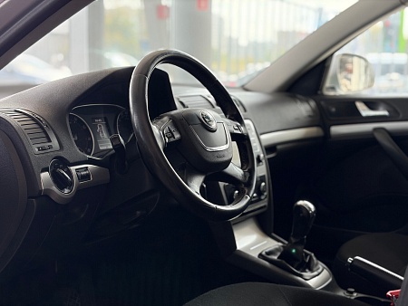 Skoda Octavia 1.6 MT (102 л.с.), 2010