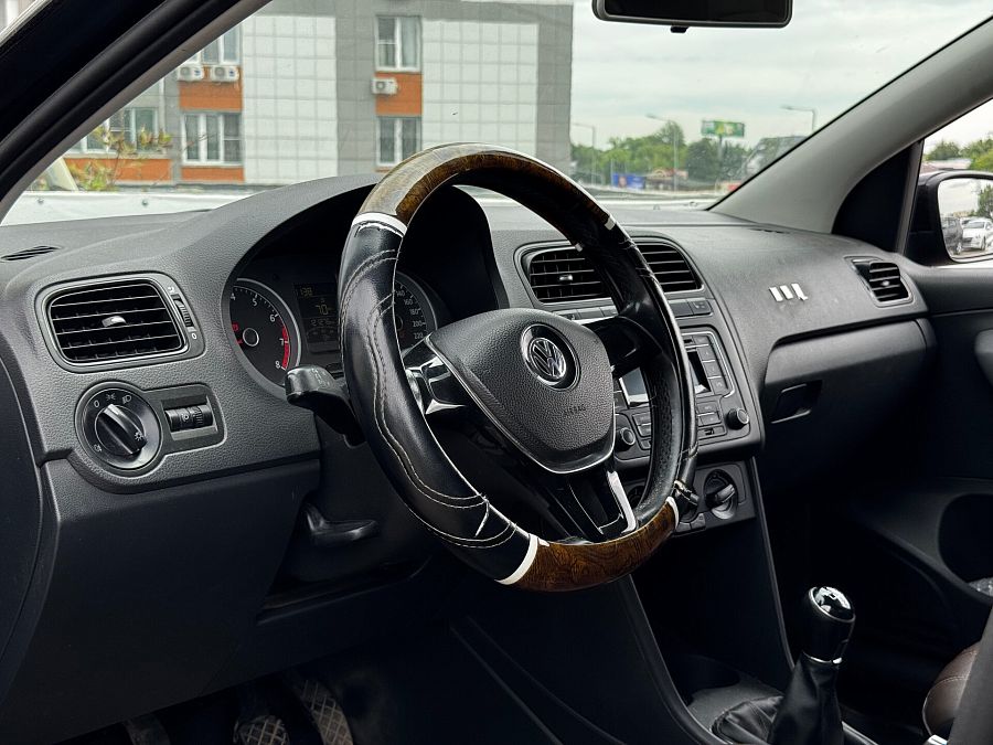 Volkswagen Polo 1.6 MT (105 л.с.), 2015