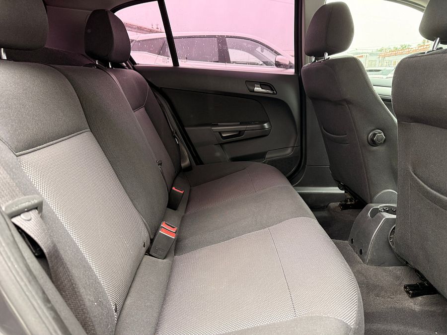 Opel Astra 1.6 MT (115 л.с.), 2011 Opel Astra 1.6 MT (115 л.с.), 2011