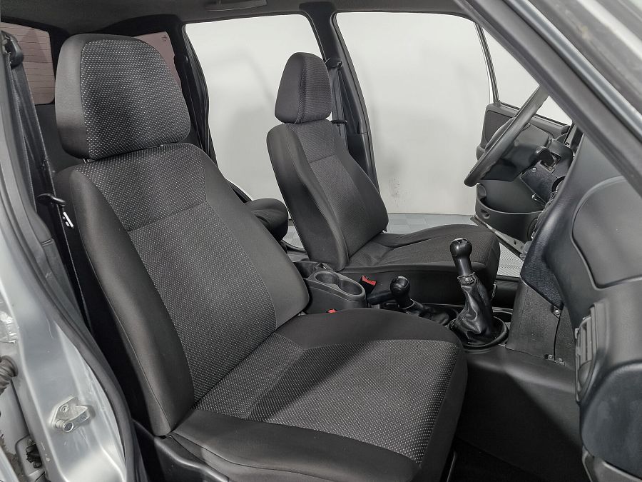 Chevrolet Niva 1.7 MT (80 л.с.) 4WD, 2012