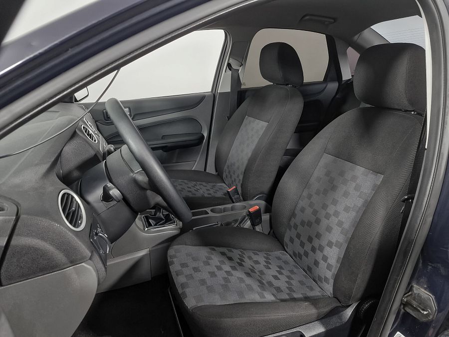 Ford Focus 1.6 MT (100 л.с.), 2005