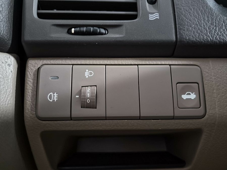 Kia Cerato 1.6 MT (105 л.с.), 2006
