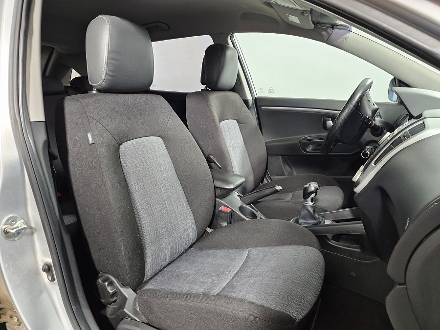 Kia Ceed 1.6 MT (122 л.с.), 2010 Kia Ceed 1.6 MT (122 л.с.), 2010