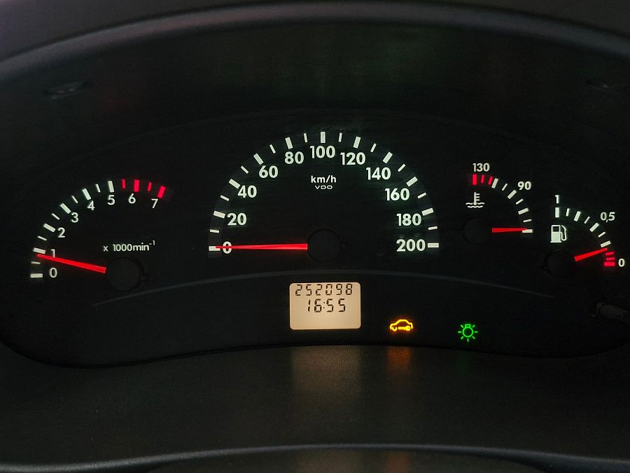 Lada (Ваз) Kalina 1.6 MT (81 л.с.), 2006 Lada (Ваз) Kalina 1.6 MT (81 л.с.), 2006