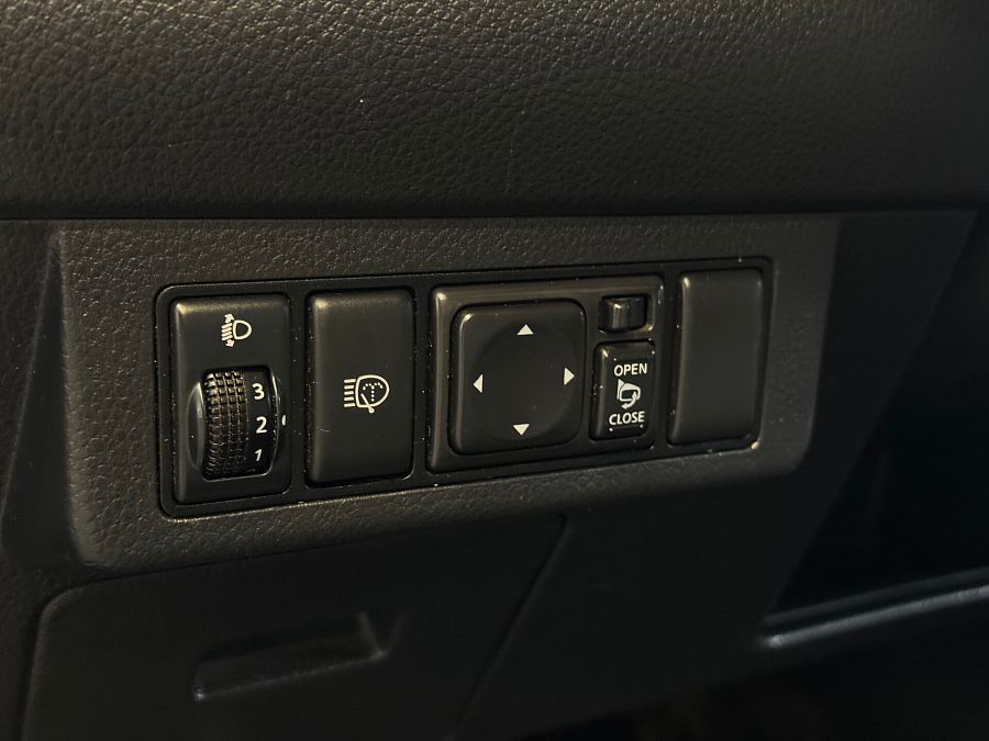 Nissan Tiida 1.6 MT (110 л.с.), 2010 Nissan Tiida 1.6 MT (110 л.с.), 2010