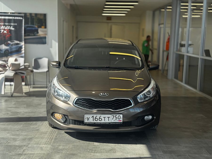Kia Ceed 1.6 MT (129 л.с.), 2014