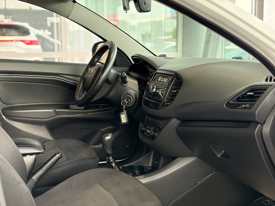 Lada (Ваз) Vesta 1.6 MT (106 л.с.), 2016