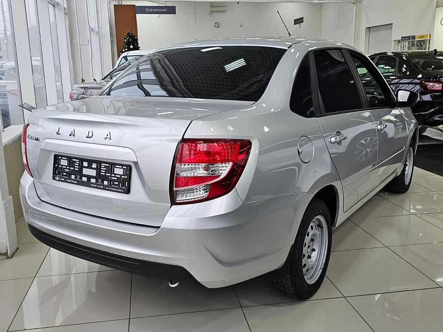Lada (Ваз) Granta 1.6 MT (106 л.с.), 2026