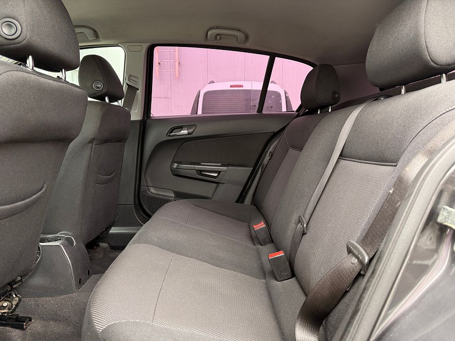 Opel Astra 1.6 MT (115 л.с.), 2011 Opel Astra 1.6 MT (115 л.с.), 2011