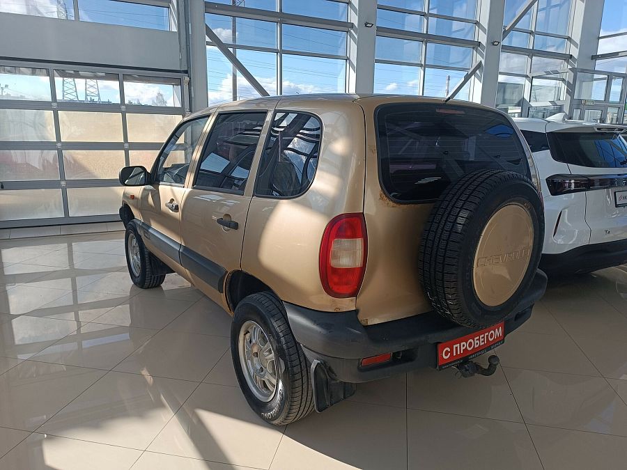 Chevrolet Niva 1.7 MT (80 л.с.) 4WD, 2005