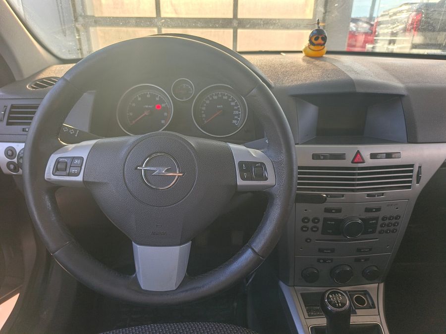 Opel Astra 1.6 MT (115 л.с.), 2011