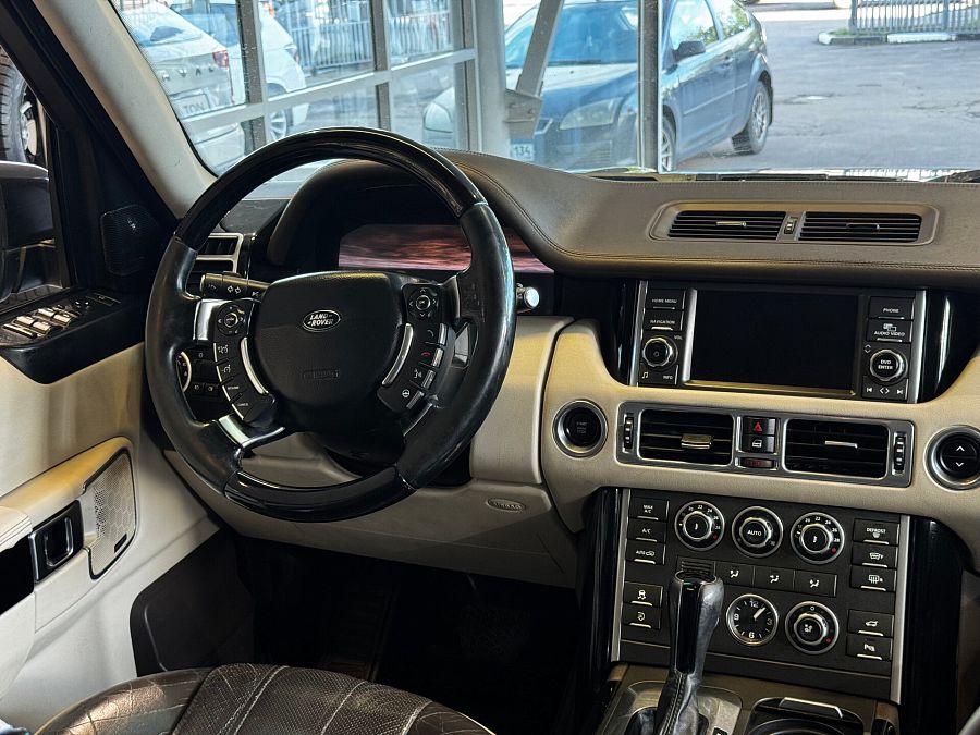 Land Rover Range Rover 3.6d AT (272 л.с.) 4WD, 2010 Land Rover Range Rover 3.6d AT (272 л.с.) 4WD, 2010
