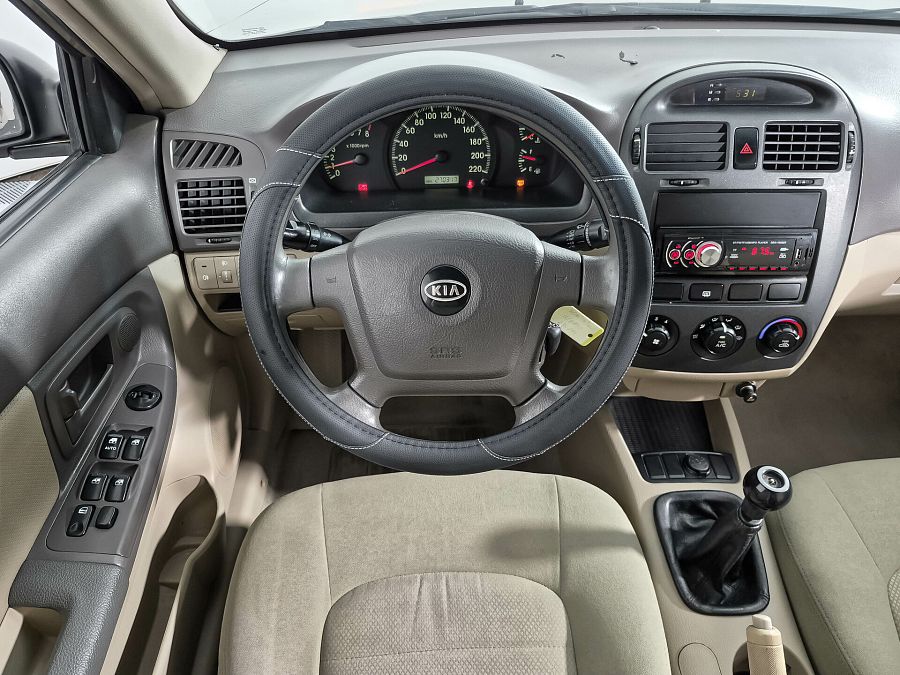Kia Cerato 1.6 MT (105 л.с.), 2006