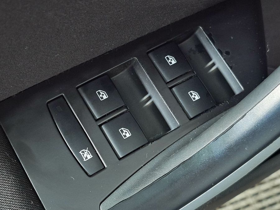 Opel Astra 1.6 MT (115 л.с.), 2012