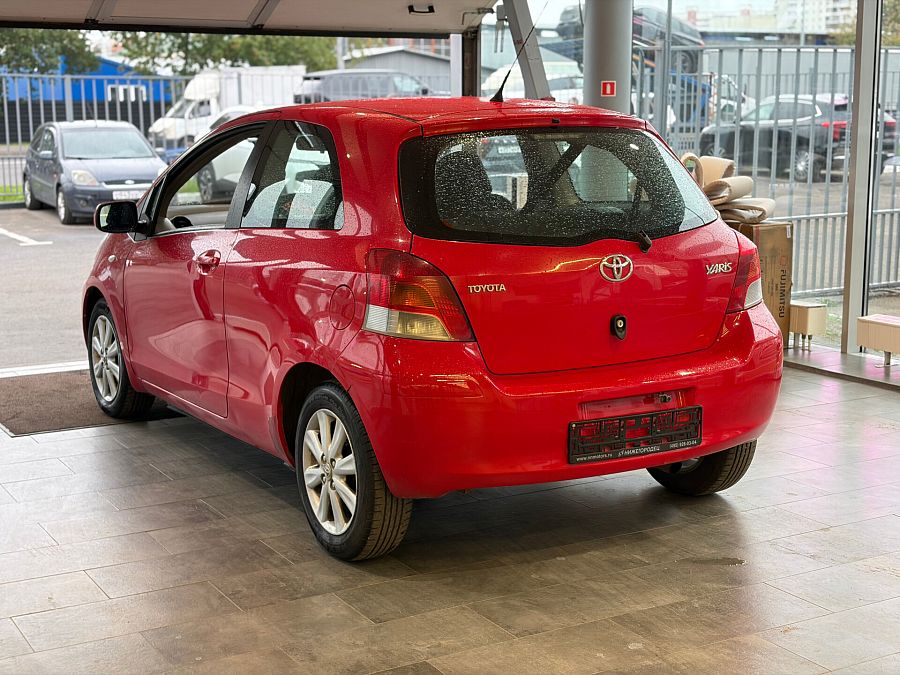 Toyota Yaris 1.5 AT (106 л.с.), 2009