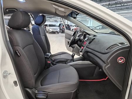 Kia Cerato 6-speed 1.6 AT (126 л.с.), 2013 Kia Cerato 6-speed 1.6 AT (126 л.с.), 2013 — купить в Нижнем Новгороде
