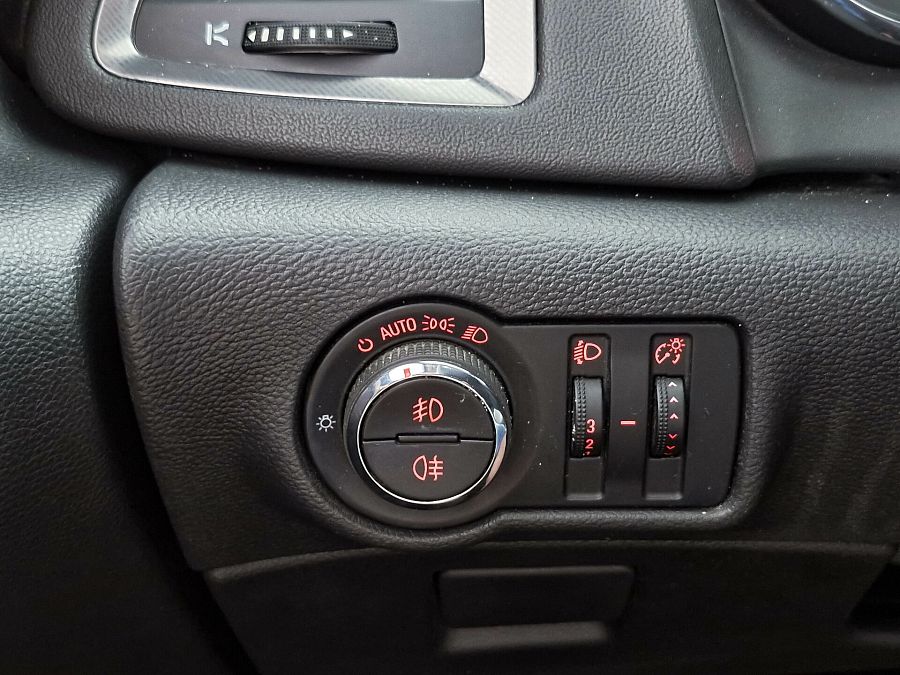 Opel Astra 1.6 AT (115 л.с.), 2011