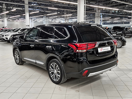 Mitsubishi Outlander 2.0 CVT (146 л.с.) 4WD, 2016 — купить в Нижнем Новгороде