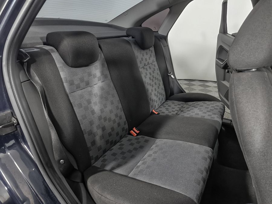 Ford Focus 1.6 MT (100 л.с.), 2005