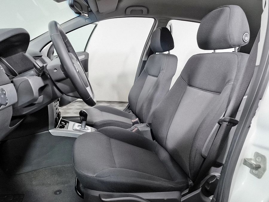 Opel Astra 1.6 AMT (115 л.с.), 2011 Opel Astra 1.6 AMT (115 л.с.), 2011