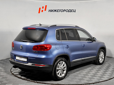 Volkswagen Tiguan 2.0 AT (170 л.с.) 4WD, 2011 — купить в Нижнем Новгороде