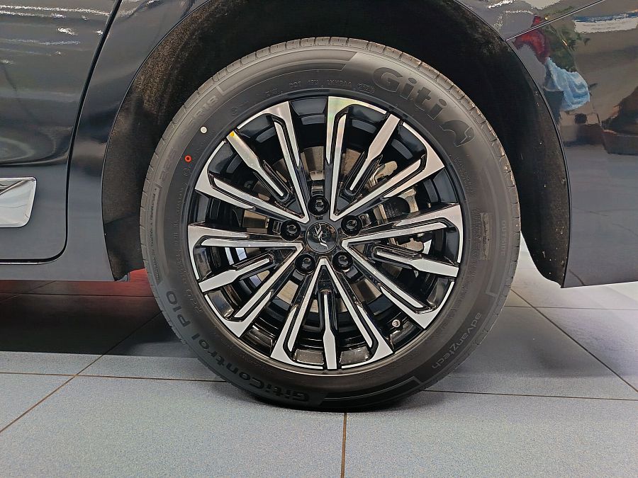 JAC RF8 2.0 AT (236 л.с.), 2026