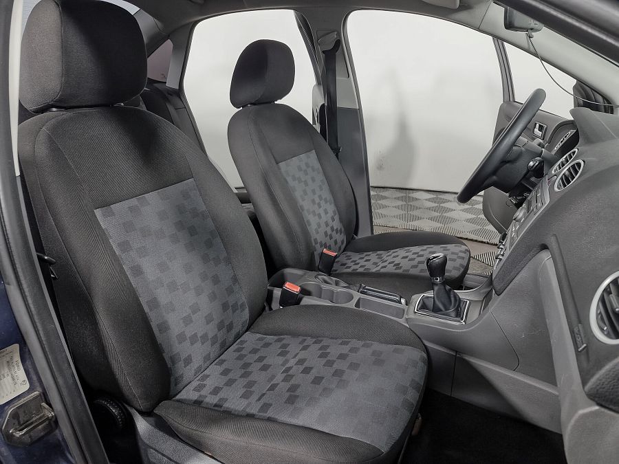 Ford Focus 1.6 MT (100 л.с.), 2005