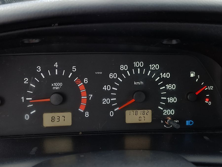 Chevrolet Niva 1.7 MT (80 л.с.) 4WD, 2011 Chevrolet Niva 1.7 MT (80 л.с.) 4WD, 2011
