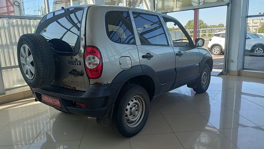 Chevrolet Niva 1.7 MT (80 л.с.) 4WD, 2013