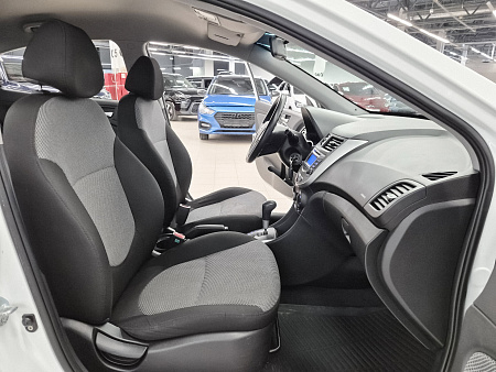 Hyundai Solaris 1.6 AT (123 л.с.), 2014 Hyundai Solaris 1.6 AT (123 л.с.), 2014 — купить в Нижнем Новгороде