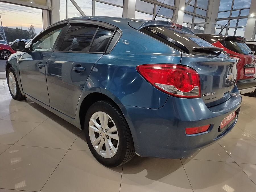 Chevrolet Cruze 1.6 MT (109 л.с.), 2013