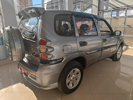 Chevrolet Niva 1.7 MT (80 л.с.) 4WD, 2006 — купить в Нижнем Новгороде