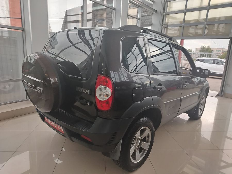 Chevrolet Niva 1.7 MT (80 л.с.) 4WD, 2011