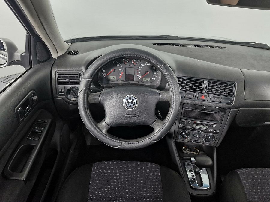 Volkswagen Golf 1.6 AT (102 л.с.), 2002