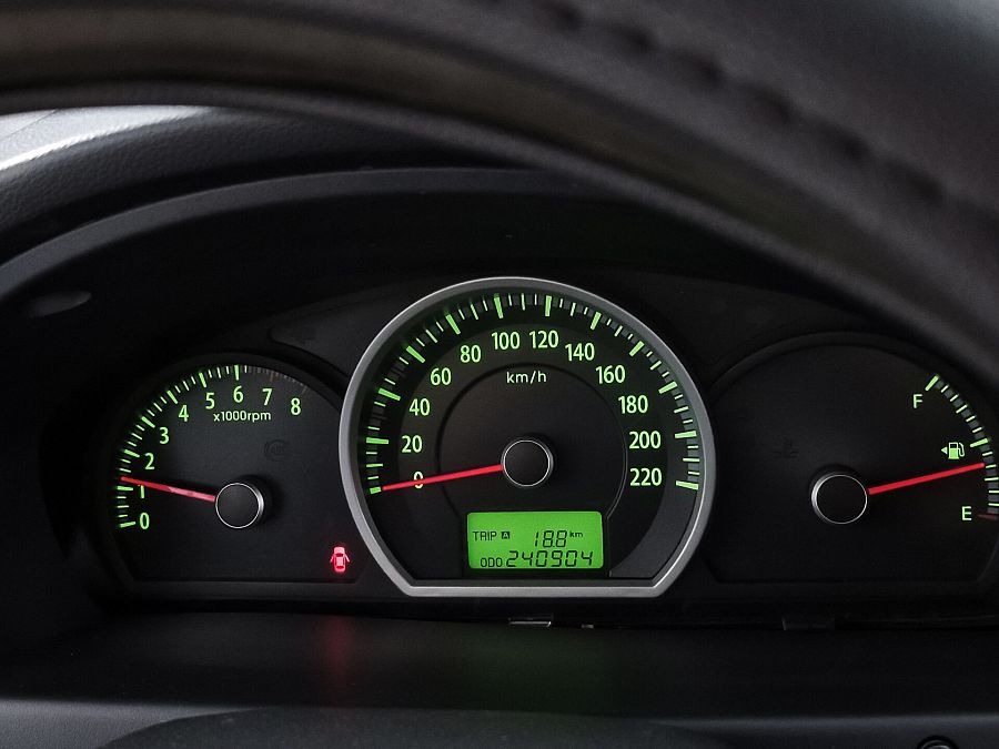 Kia Sportage 2.0 MT (141 л.с.), 2009